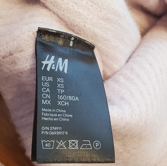 H&M ladies v-neck long sleeve, dropped shoulder, lavender sweater sz XS - Picture 8 of 9